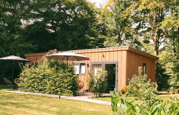 Buitenkant van Huisje in Elim, vakantiehuis in Elim, Zuidwest Drenthe, omgeven door groen en rust.