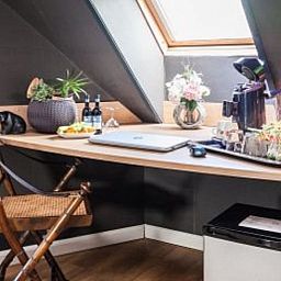 Knus bureau in Huisje in Stieltjeskanaal, Zuidoost Drenthe, met uitzicht op de natuur en voorzien van koffiehoek.