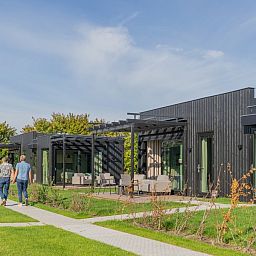 Walking trail along lodges at Buitenplaats Hotel, bed and breakfast in Ellemeet, Schouwen-Duiveland, Zeeland.
