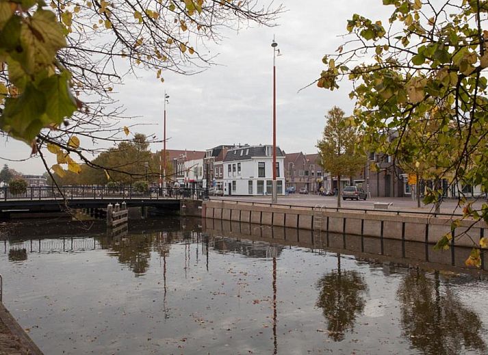 Stadslogement Kingsize in Sneek, Friesland biedt een charmante B&B-ervaring in een historisch pand.