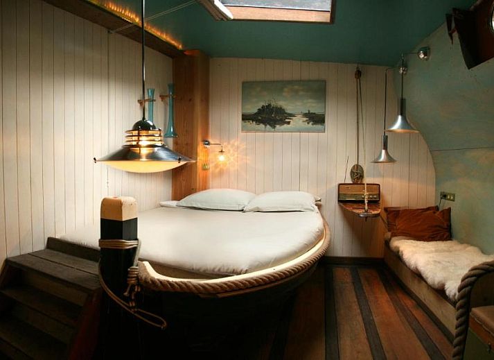 Guest house 022819 • Bed and Breakfast Rivierengebied • Boat 'Opoe Sientje'