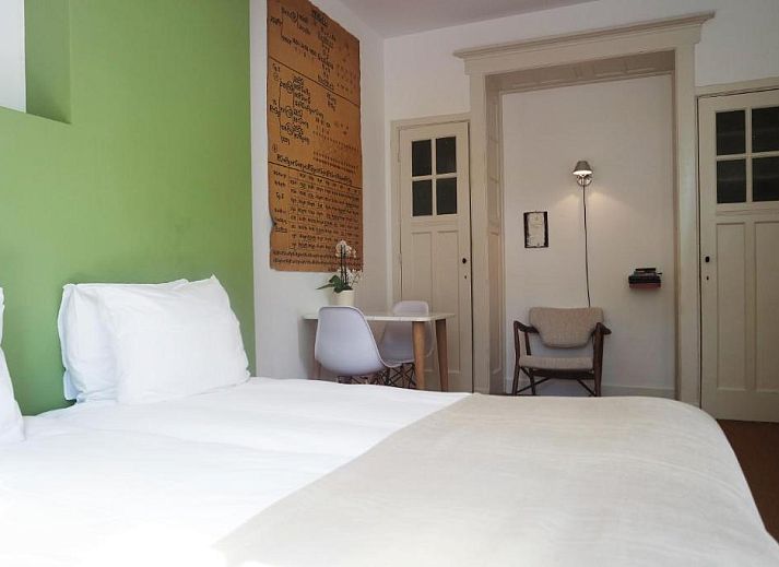 Komfortables Schlafzimmer bei Alberti - Bed & Bike, Bett und Fruehstueck in Rotterdam, Suedholland.