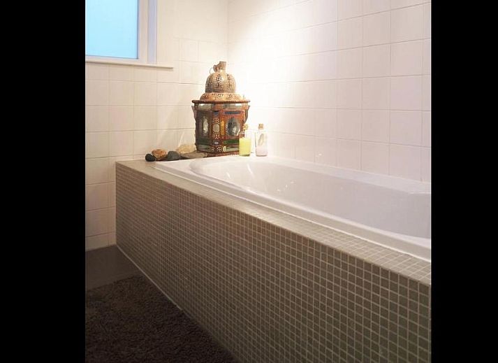 Komfortables Schlafzimmer bei Alberti - Bed & Bike, Bett und Fruehstueck in Rotterdam, Suedholland.