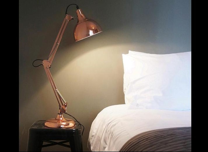 Komfortables Schlafzimmer bei Alberti - Bed & Bike, Bett und Fruehstueck in Rotterdam, Suedholland.