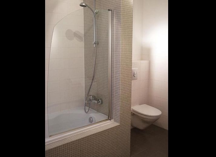 Modernes Badezimmer im Alberti - Bed & Bike, Bett und Fruehstueck in Rotterdam, Suedholland.