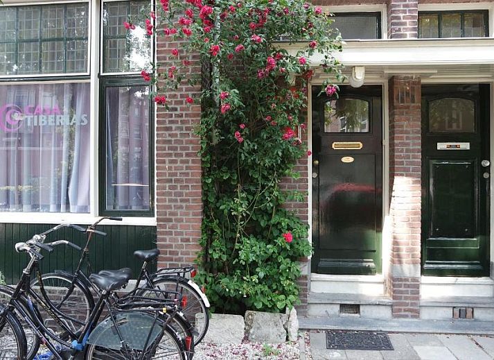 Ikonischer Hauptbahnhof in der Naehe von Alberti - Bed & Bike, Bett und Fruehstueck in Rotterdam, Suedholland.