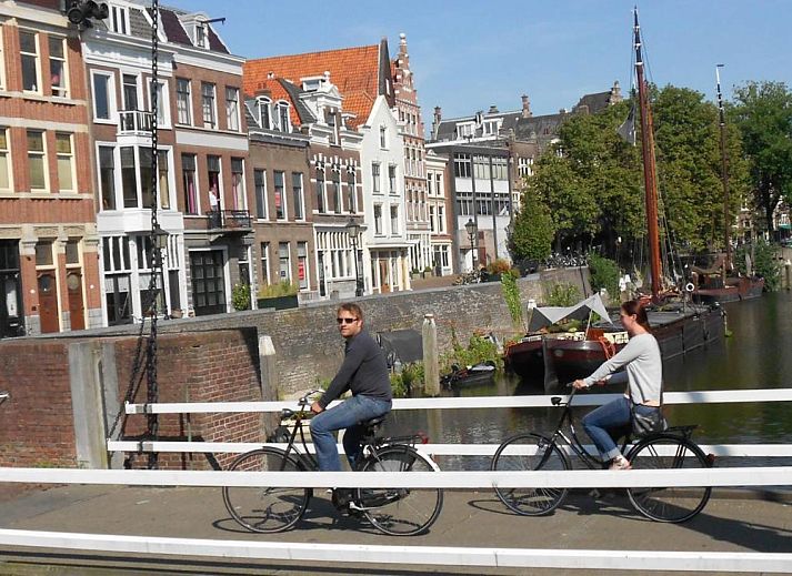 Ikonischer Hauptbahnhof in der Naehe von Alberti - Bed & Bike, Bett und Fruehstueck in Rotterdam, Suedholland.