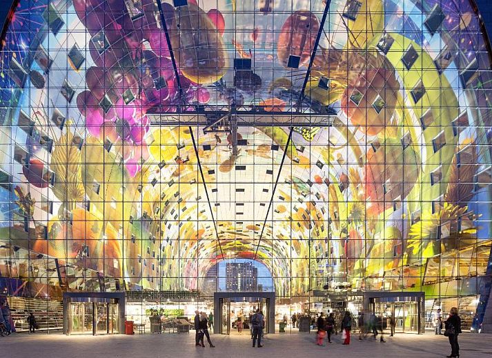 Ikonischer Hauptbahnhof in der Naehe von Alberti - Bed & Bike, Bett und Fruehstueck in Rotterdam, Suedholland.