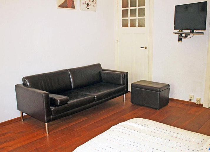 Handdoeken en douchegel bij Bed & Breakfast Walenburg in Rotterdam, Zuid-Holland.