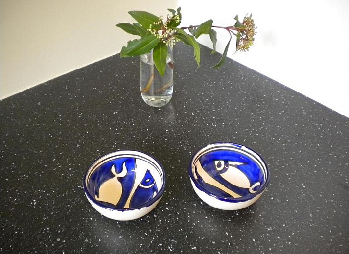 Funktionelle Mikrowelle im Bed & Breakfast Maria in Rotterdam, ideal fuer schnelle Mahlzeiten.