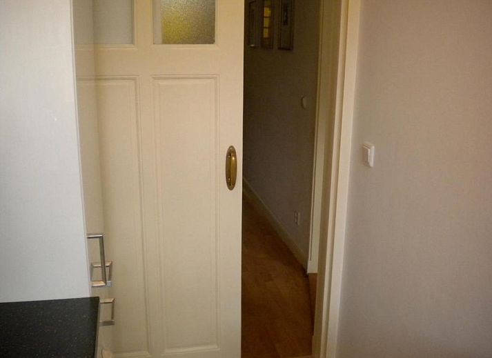 Funktionelle Mikrowelle im Bed & Breakfast Maria in Rotterdam, ideal fuer schnelle Mahlzeiten.