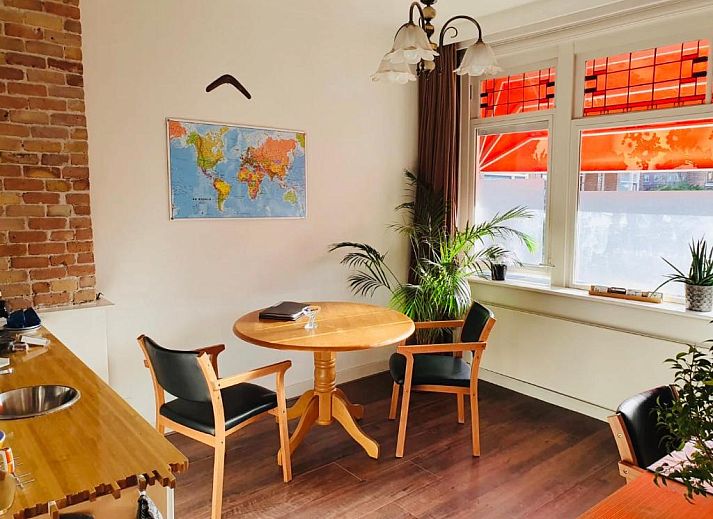 Imagine My B&B in Rotterdam with charming outdoor space and colorful canopy.