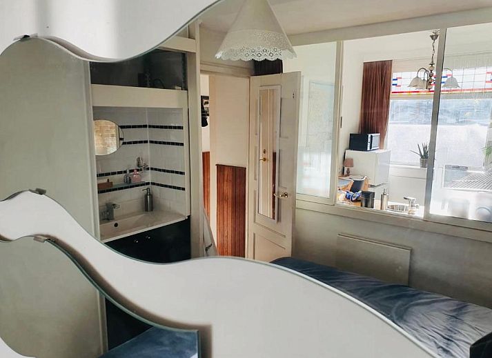 Cozy bedroom in Imagine My B&B Rotterdam with double bed and atmospheric lighting.