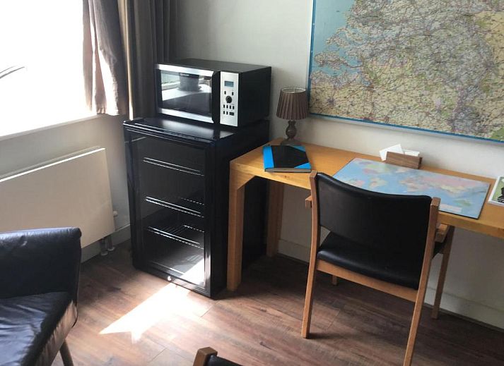 Cozy bedroom in Imagine My B&B Rotterdam with double bed and atmospheric lighting.