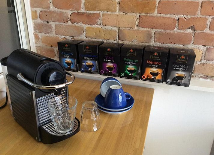 Cozy bedroom in Imagine My B&B Rotterdam with double bed and atmospheric lighting.