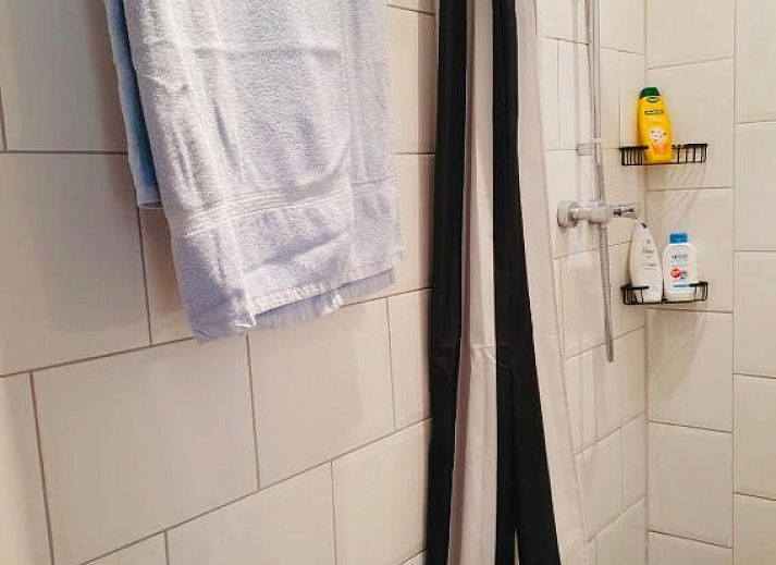 Modern kitchenette in Imagine My B&B Rotterdam with brick wall and wooden accents.
