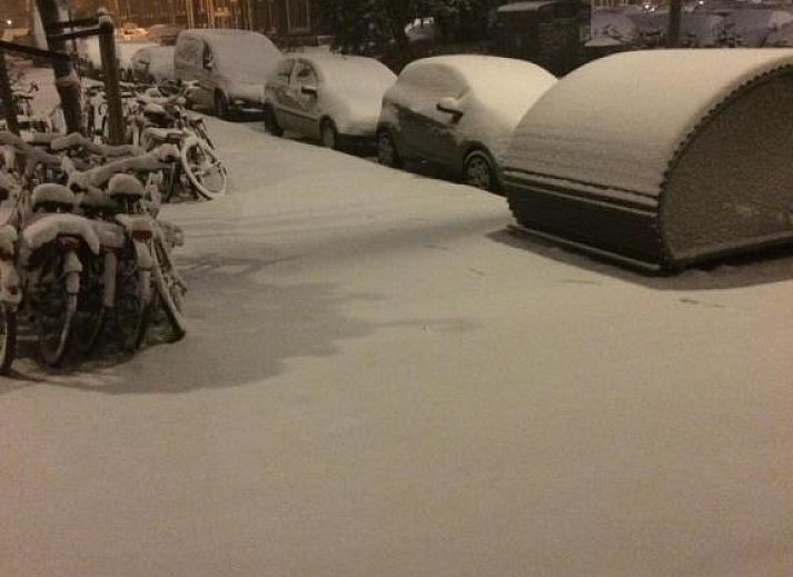Coffee and tea facilities in Imagine My B&B Rotterdam for a comfortable start to the day.