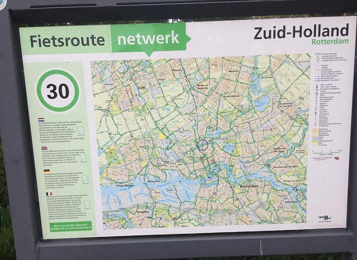 Roof terrace overlooking Rotterdam at Imagine My B&B, ideal for relaxation.