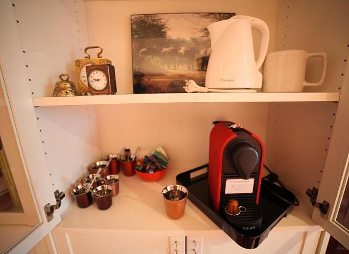 Cozy bedroom with balcony at B&B de Singel, Utrecht. Comfortable bed and breakfast in Utrecht eo.