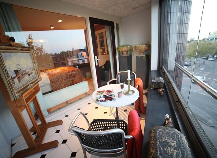 Cozy balcony with a view at B&B de Singel, Utrecht. Enjoy the surroundings at this bed and breakfast.