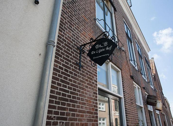 Modern shower in B&B de Lijsterhof, Domburg, Walcheren, luxury bathroom facilities in bed and breakfast in Zeeland.