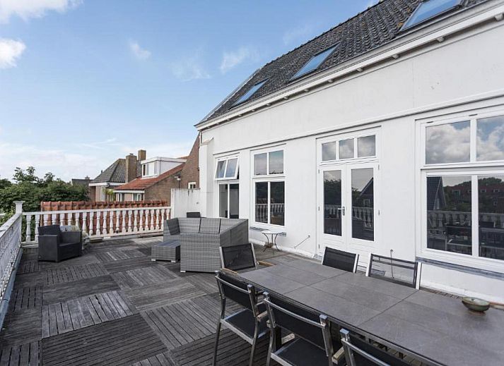 Modern shower in B&B de Lijsterhof, Domburg, Walcheren, luxury bathroom facilities in bed and breakfast in Zeeland.