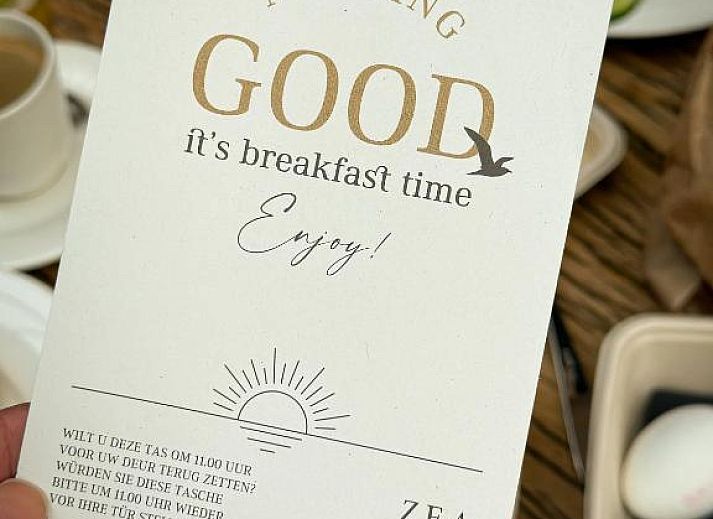 Spacious kitchen in B&B de Lijsterhof, Domburg, Walcheren, fully equipped bed and breakfast kitchen in Zeeland.