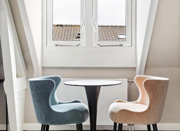 Spacious kitchen in B&B de Lijsterhof, Domburg, Walcheren, fully equipped bed and breakfast kitchen in Zeeland.