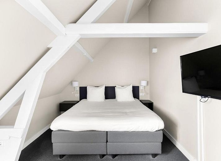 Spacious kitchen in B&B de Lijsterhof, Domburg, Walcheren, fully equipped bed and breakfast kitchen in Zeeland.