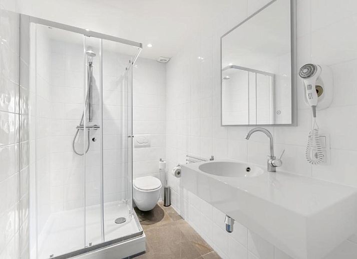 Cozy dining room in B&B de Lijsterhof, Domburg, Walcheren, comfortable bed and breakfast atmosphere in Zeeland.