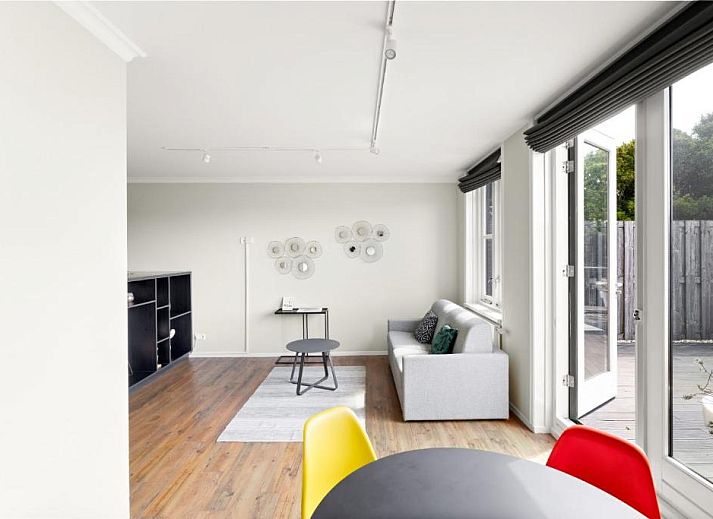 Cozy dining room in B&B de Lijsterhof, Domburg, Walcheren, comfortable bed and breakfast atmosphere in Zeeland.