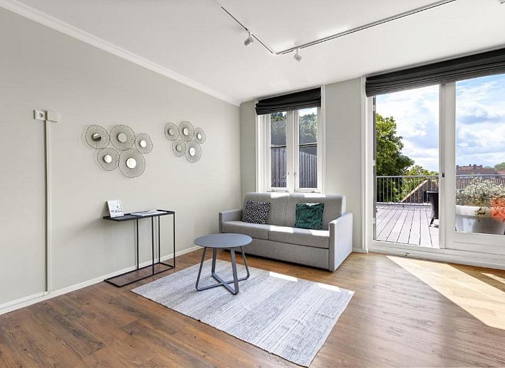 Sunny terrace with view in B&B de Lijsterhof, Domburg, Walcheren, relaxing outdoor space in bed and breakfast in Zeeland.