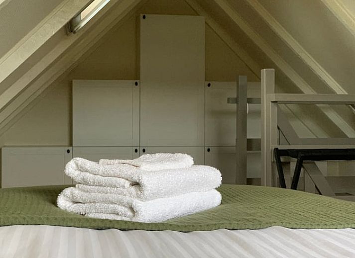 B&B Fassade eines Ferienhauses in Beilen, Zentral-Drenthe mit Blumenkaesten.