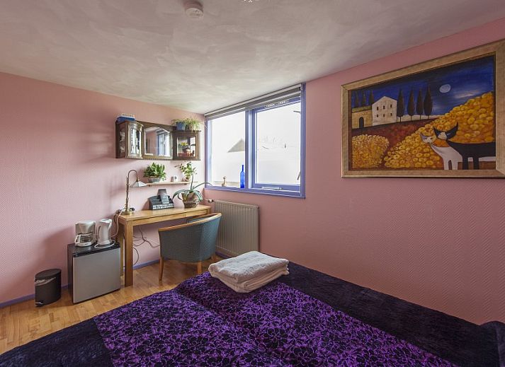 Bright bedroom at Susanna's bedandbreakfast in Emmen, featuring modern conveniences and inviting decor.