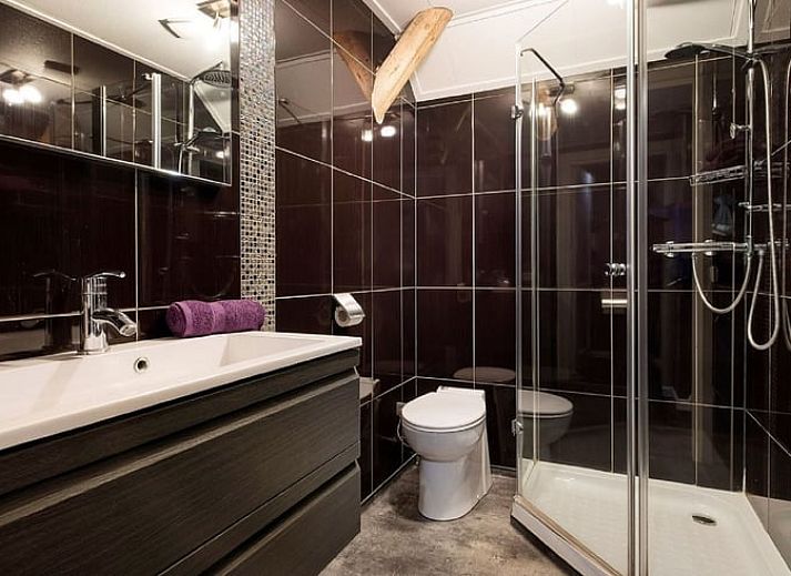 Gezellige slaapkamer in Huisje in Stieltjeskanaal, Zuidoost Drenthe, met modern interieur en comfortabele bedden.