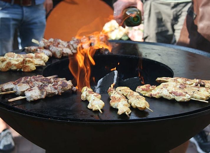 Terras van Huisje in Elim, bed and breakfast in Elim, Zuidwest Drenthe, met comfortabele zitplaatsen.