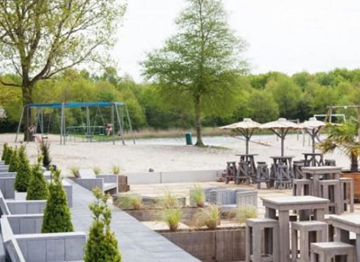 Binnenruimte van Huisje in Elim, bed and breakfast in Elim, Zuidwest Drenthe, met gezellige zithoek en keuken.