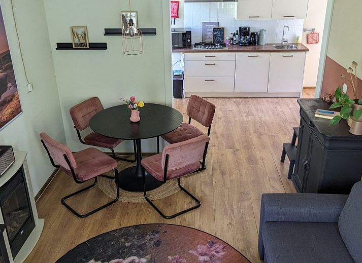 B&B Slaap Lekker in Dokkum, Friesland offers charming accommodation with stunning views of the Frisian countryside and a cozy veranda.