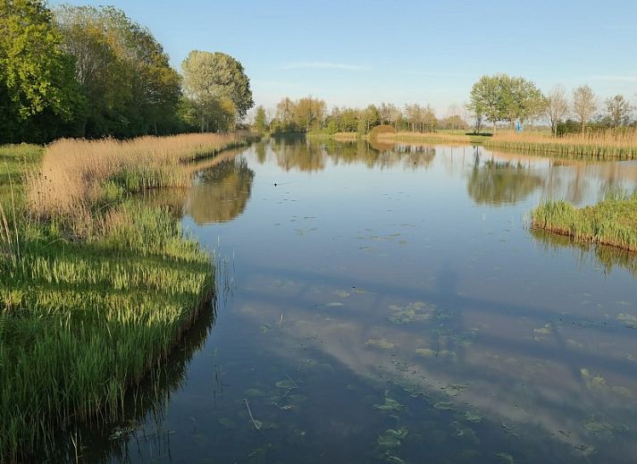 Stylish interior space of B&B Slaap Lekker in Dokkum, Friesland with modern furniture and a warm atmosphere for a pleasant stay.