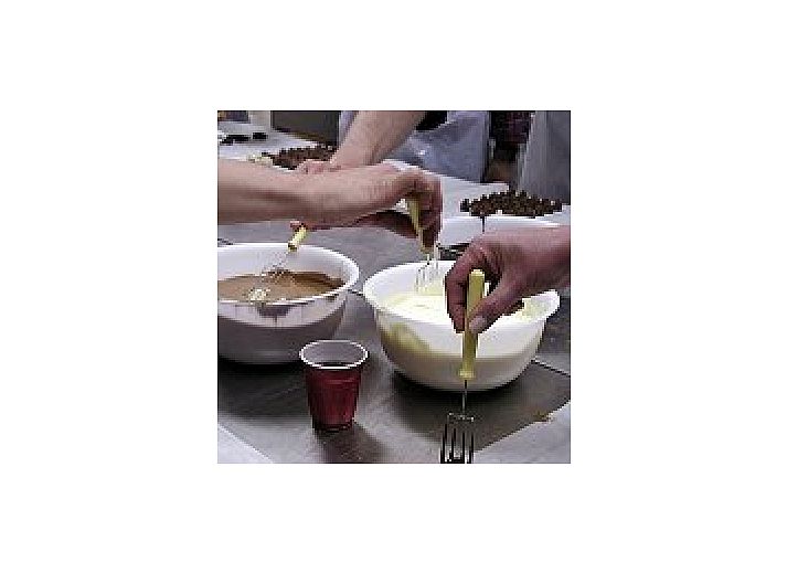 Gezellige open haard in de binnenruimte van Logement Doosje, bed and breakfast in Friesland.