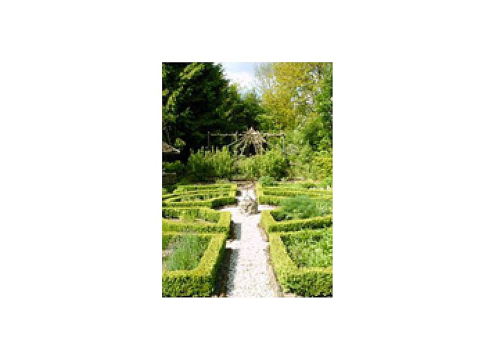 Gezellige open haard in de binnenruimte van Logement Doosje, bed and breakfast in Friesland.