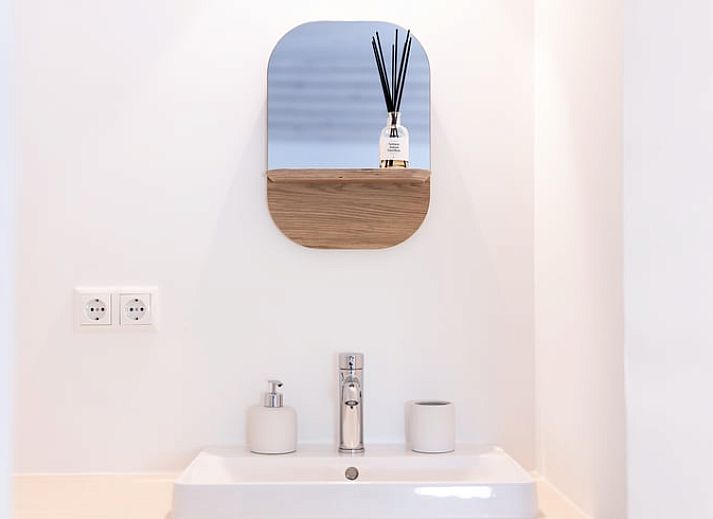 Guest house 287103 - Bed and Breakfast Rivierengebied - Huisje in Maasbommel