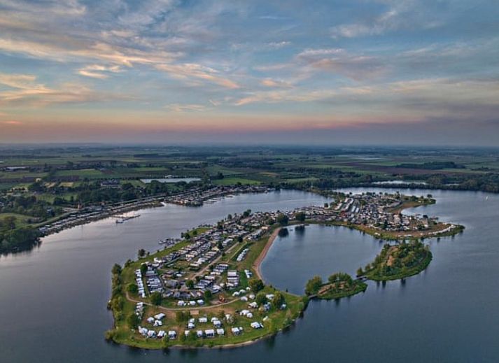 Guest house 287103 - Bed and Breakfast Rivierengebied - Huisje in Maasbommel