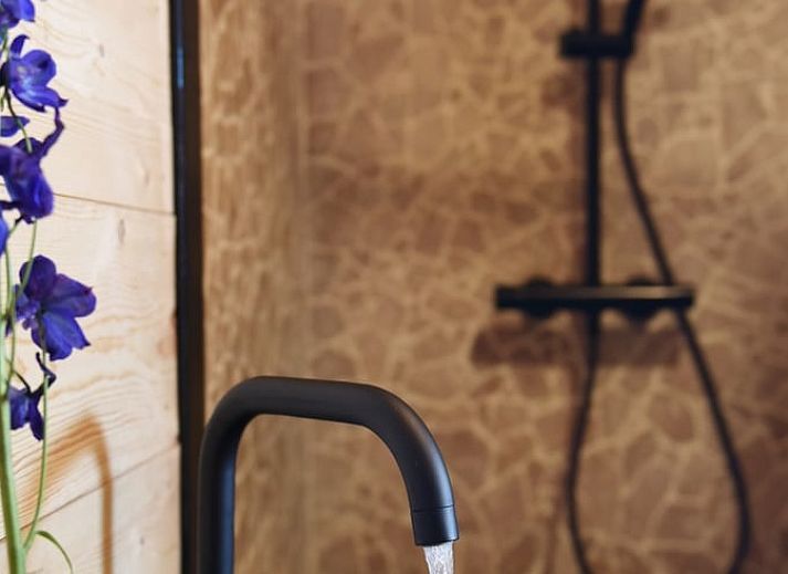 Gezellige picknicktafel met ontbijt bij Huisje in Oosterwolde, bed and breakfast in Veluwe, Gelderland.