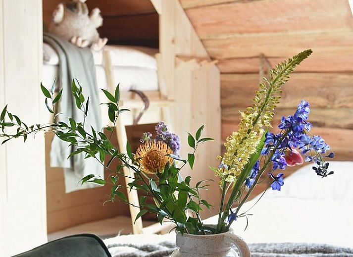 Gezellige picknicktafel met ontbijt bij Huisje in Oosterwolde, bed and breakfast in Veluwe, Gelderland.