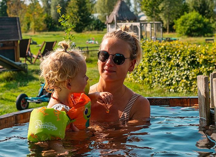 Ontbijt met verse croissants en koffie in Huisje in Oosterwolde, bed and breakfast op de Veluwe.