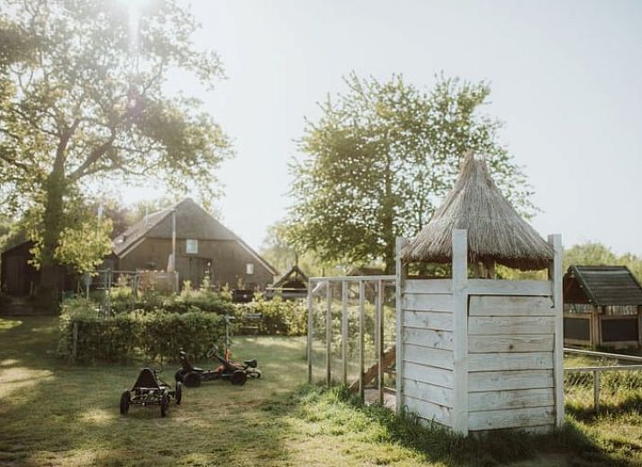 Ontbijt met verse croissants en koffie in Huisje in Oosterwolde, bed and breakfast op de Veluwe.
