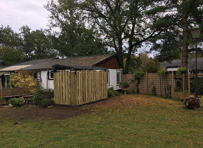 Geniet van de groene tuin bij Bed and Breakfast Het Puttertje in Hattem, Veluwe, Gelderland.