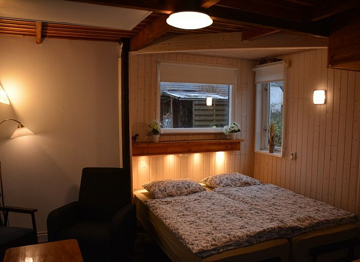 Compacte badkamer en keuken in Het Puttertje, een bed and breakfast in Hattem, Veluwe, Gelderland.