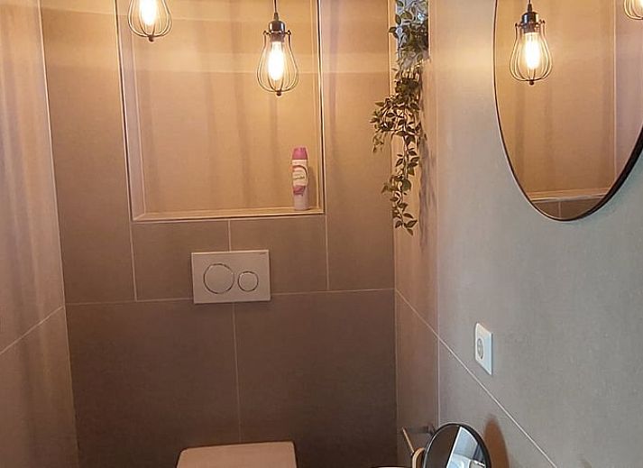 Entspannen Sie sich auf der Terrasse des Ferienhauses in Stroe, Veluwe, Gelderland.